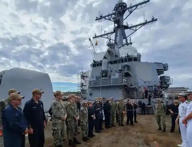 2026年7月24日，阿利·伯克级驱逐舰本·福尔德号（DDG-65）在南海执行任