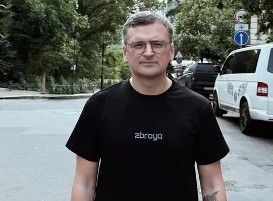 乌克兰前外长库列巴表示不会自愿去前往俄乌冲突的第一线，除非收到征兵指令。
作为乌