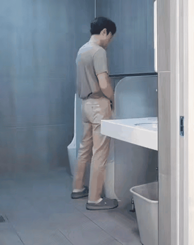 既然解决不了问题，那就把问题扩大，我一朋友和女朋友约会，脖子被吻了印，怕老婆发现