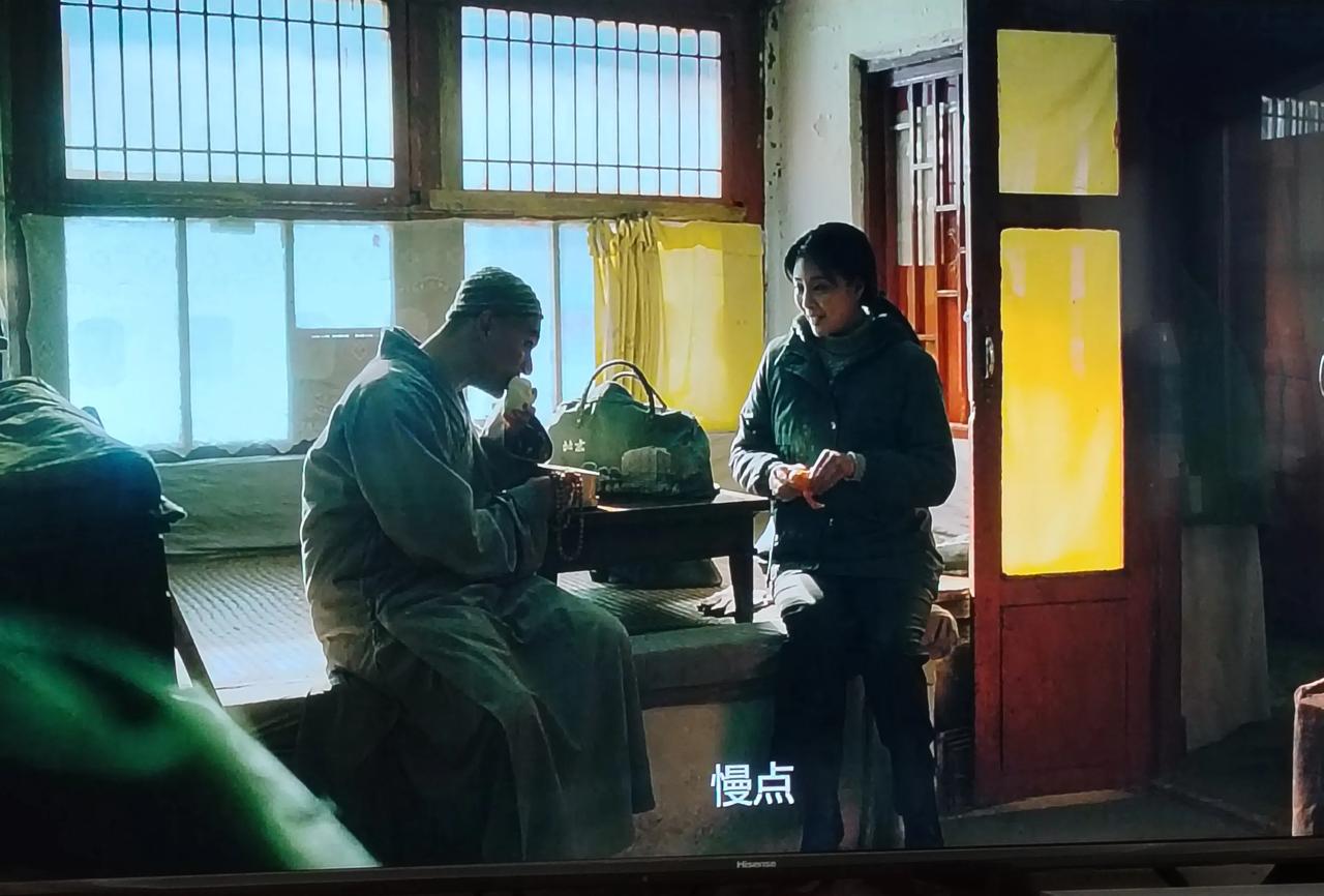 姐弟情深，人间真情是最能打动人心的。

《人世间》中，殷桃扮演的郑娟与她双目失明