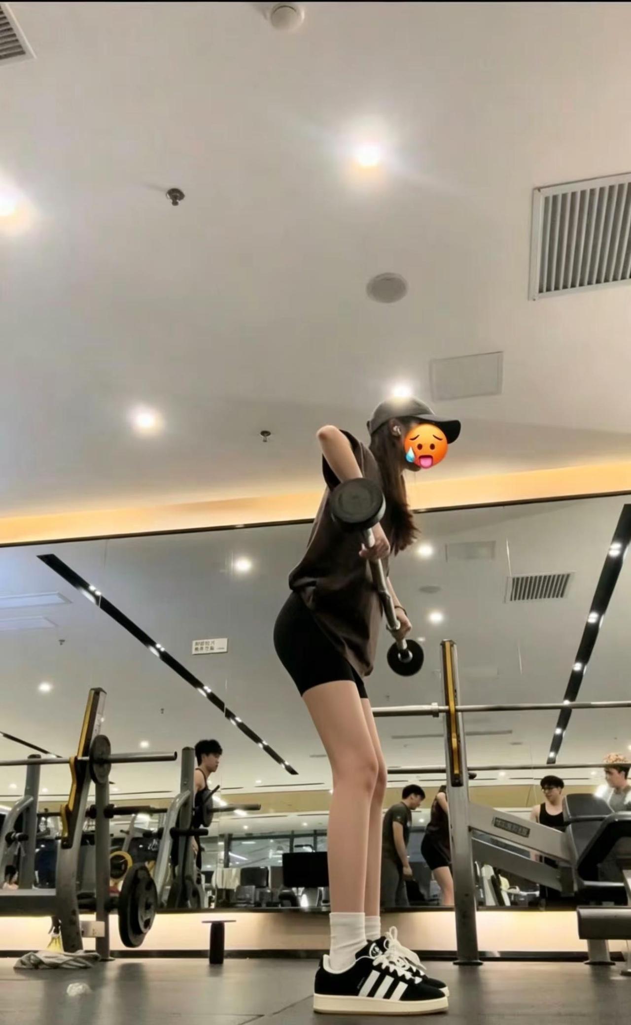 这几天瘦的太疯狂了，独善其身的生活也好起来了，业余更加丰富了，精神也更饱满，所以