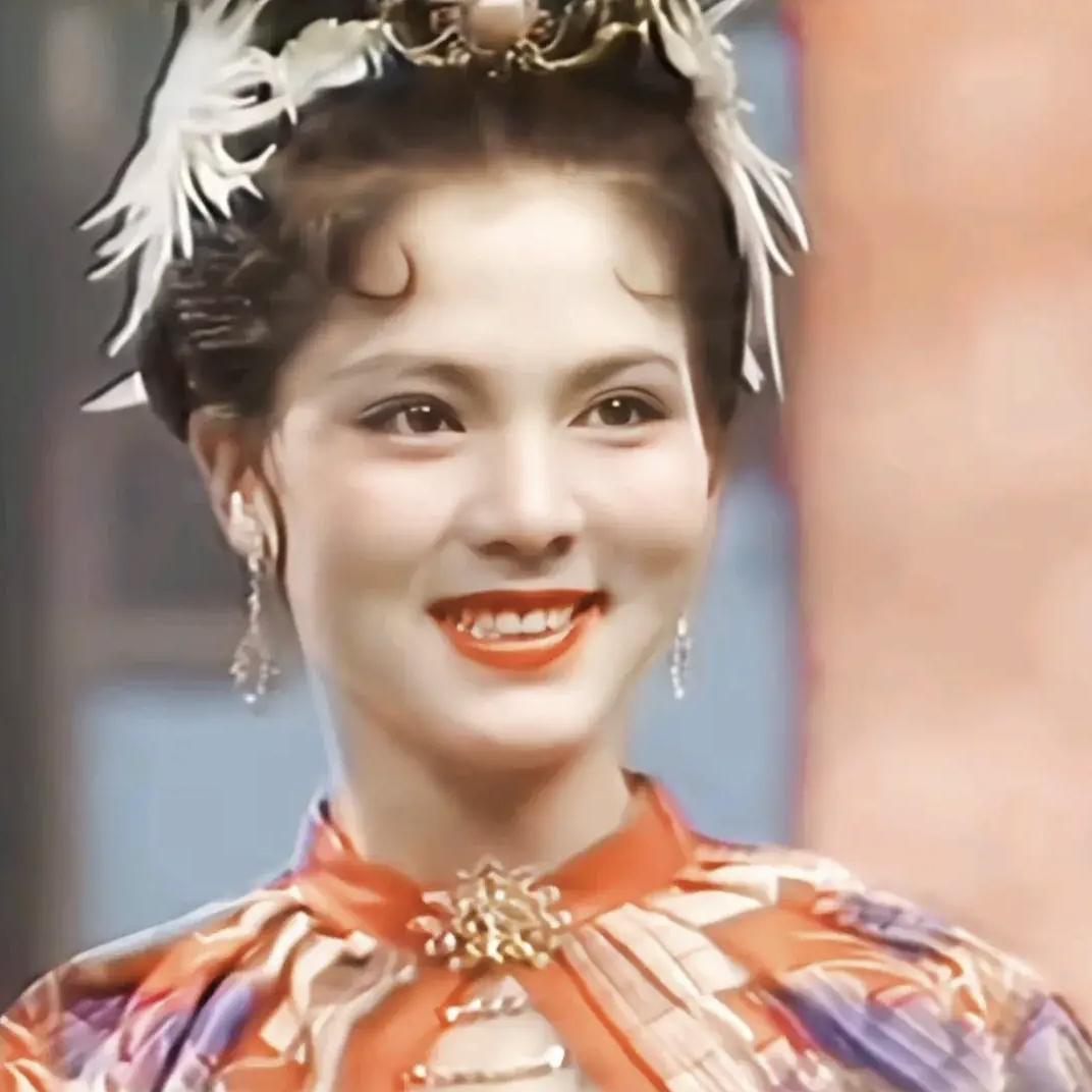 为了让她不压过陈晓旭，红楼梦导演王扶林故意把她“化丑”，其实当年的她美到连宝玉欧