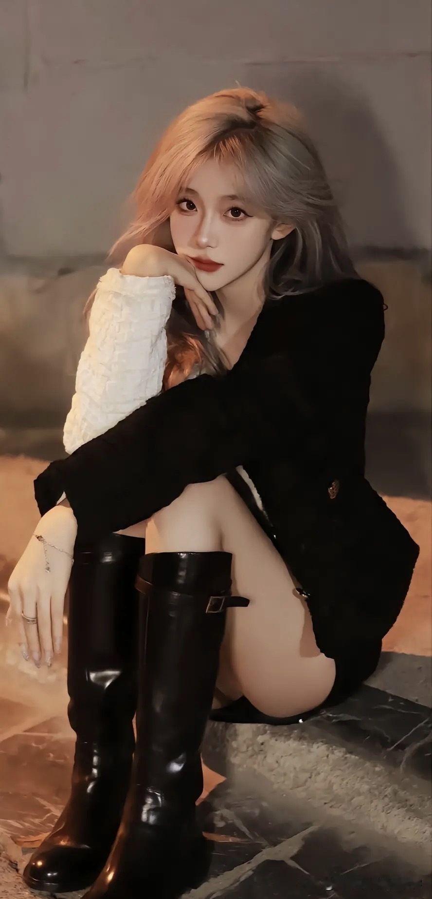 冷艳黑皮衣，性感靴子，都市酷女孩