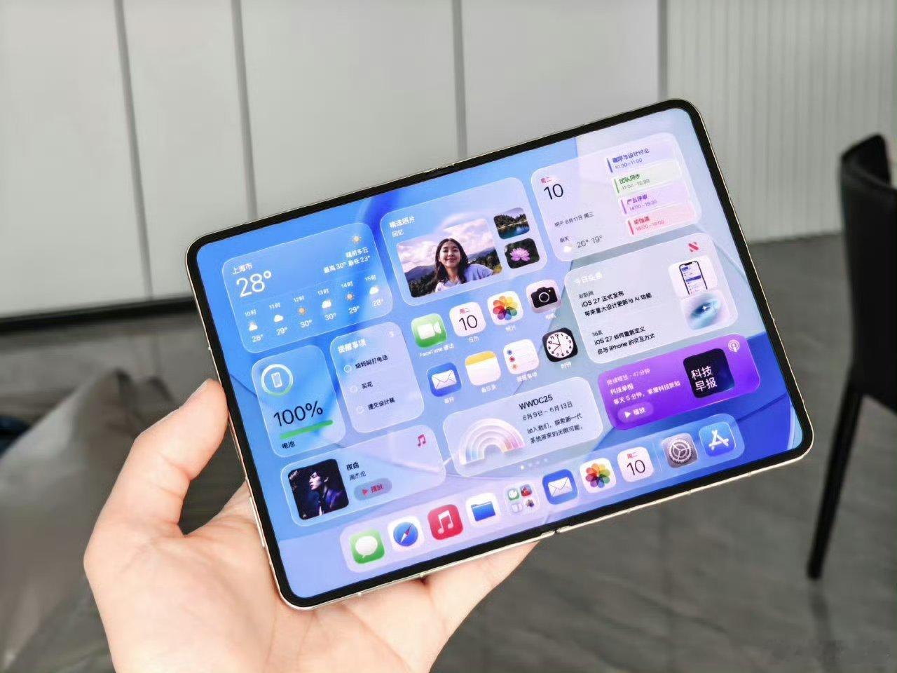 iPhone折叠屏上手 我自己不会换iPhone了，但是我老公主力机是iPhon