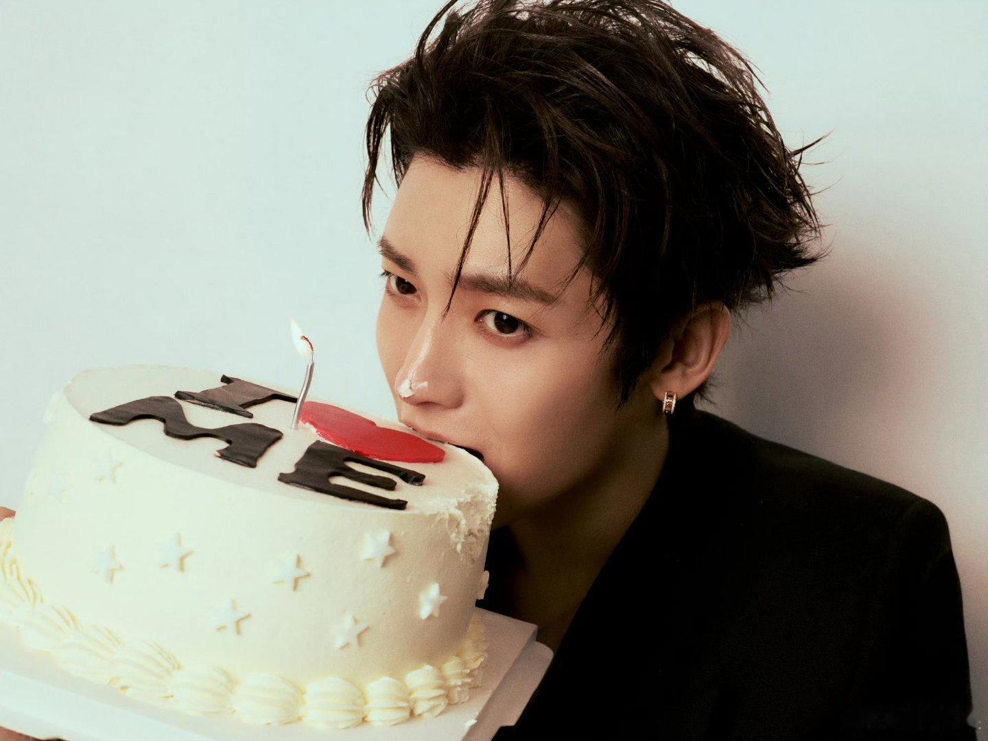 侯明昊29岁生日大片侯明昊29岁生日大片来啦，“祝我生日快乐！I❤️ME”，侯明