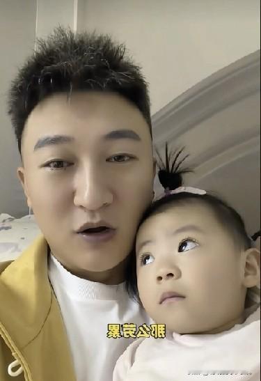 小乡村的故事！
     二子 他瘦了。二子说昨天回家来，看看 小多米，自己也要