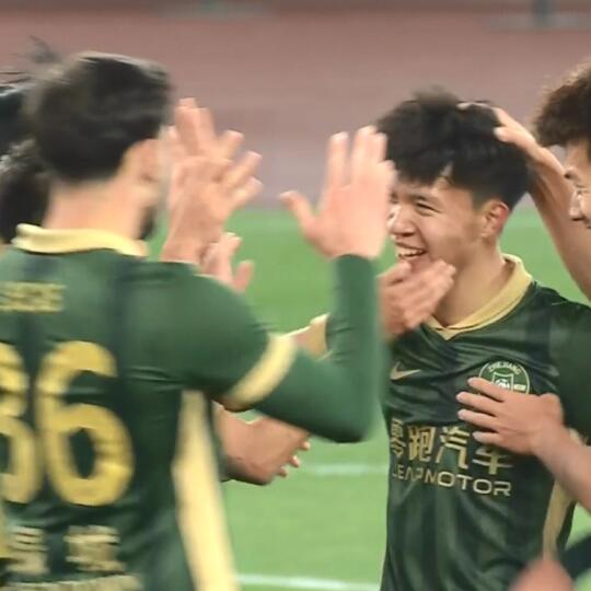 王钰栋造任航乌龙，VAR检查7分钟+接电话