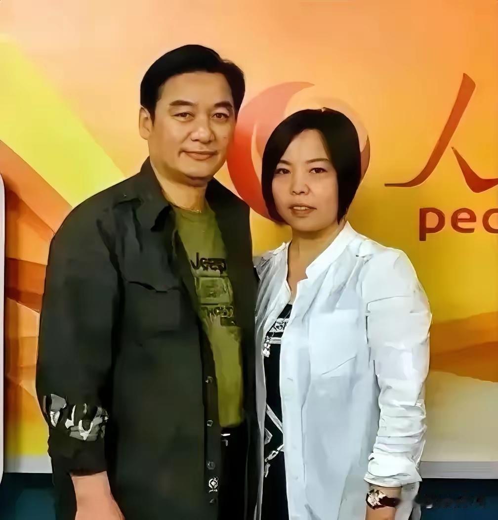 1985年，安徽21岁战士壮烈牺牲，战友方海鹰放弃上军校，替他尽孝，父母感动得泪