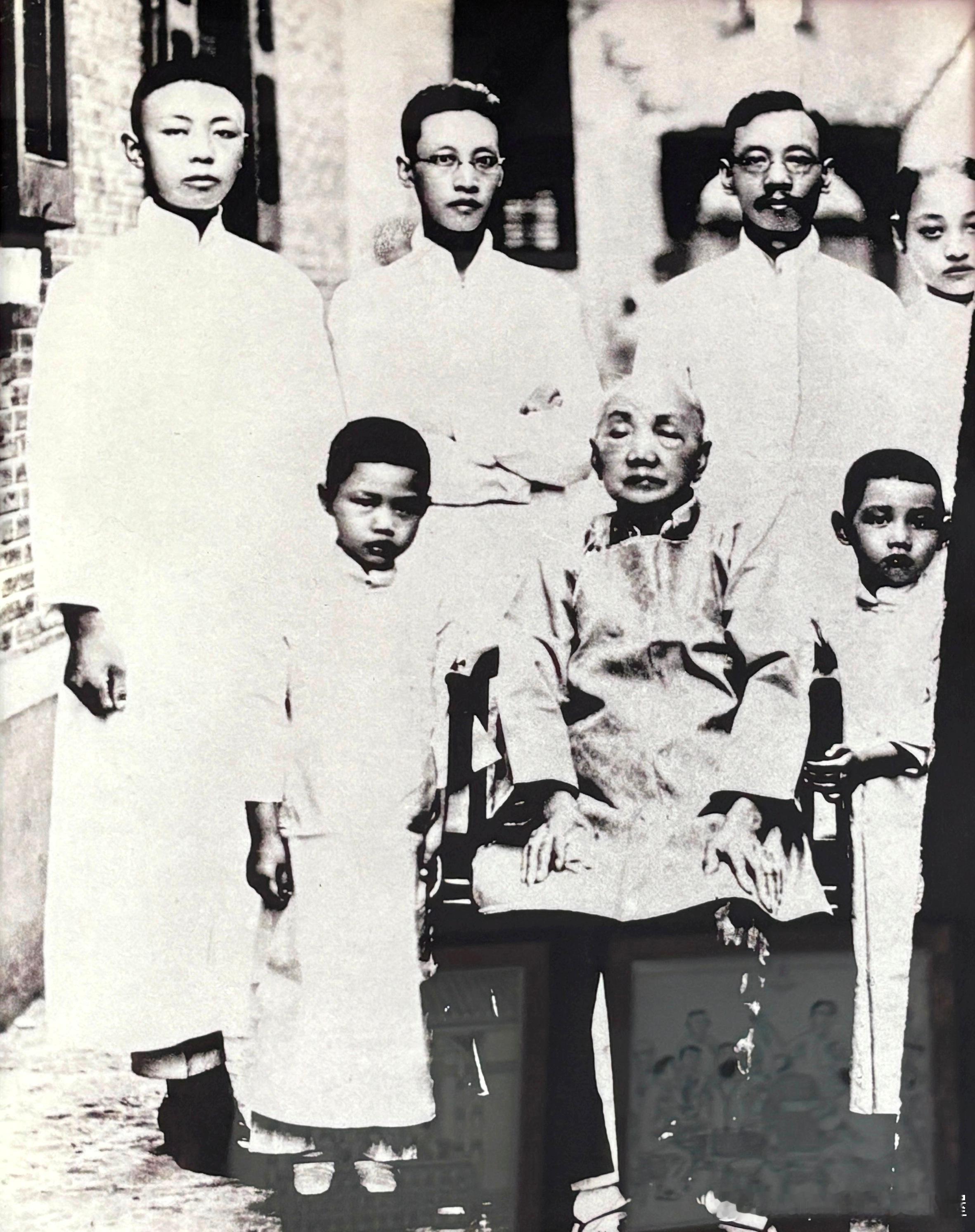 1920年秋李书城、李汉俊一家迁至树德里，入住望志路106和108号。图为192