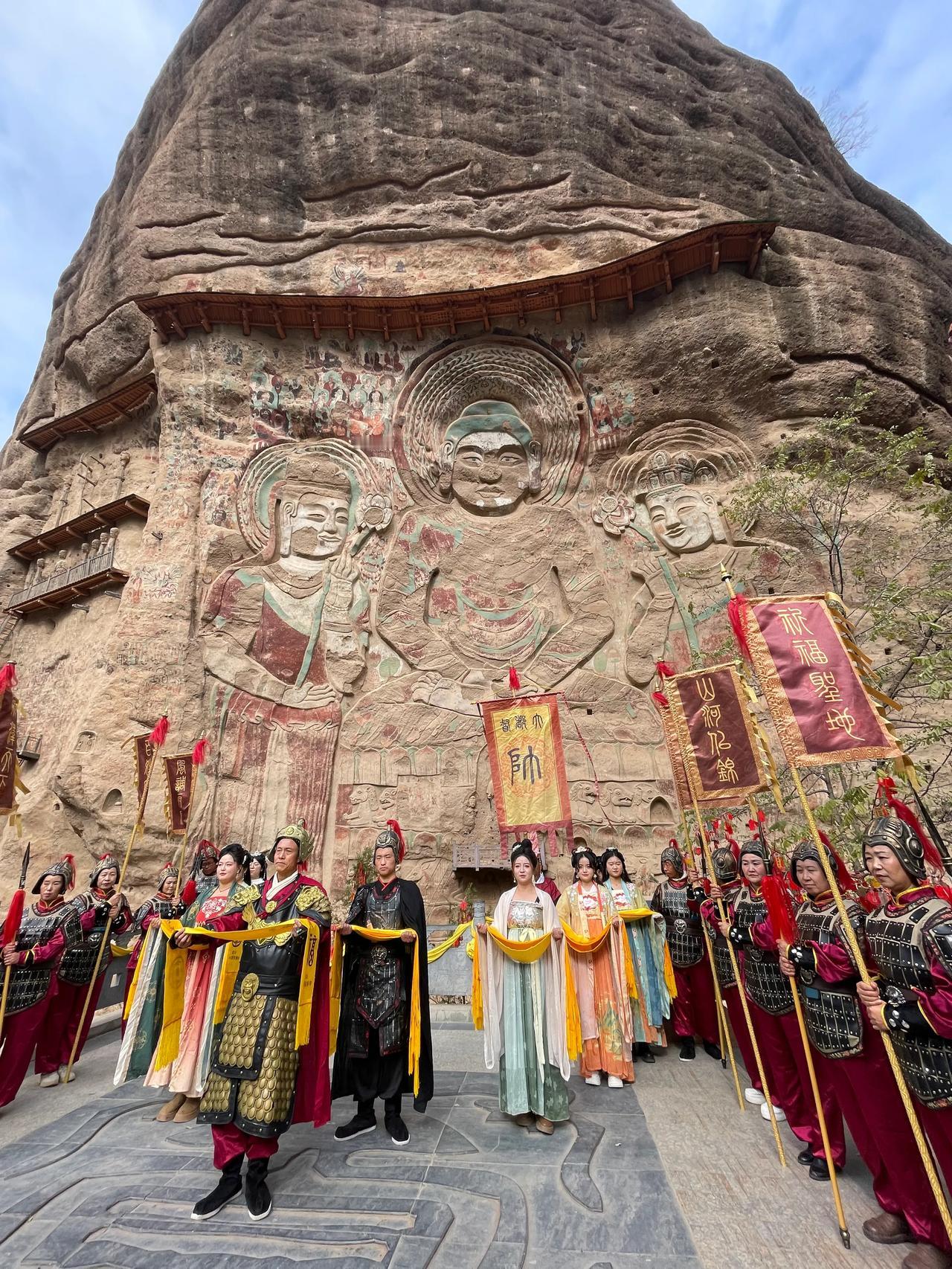 天水武山水帘洞景区内的拉梢寺建成于北周，明帝武成元年（559年），由使持节柱国大