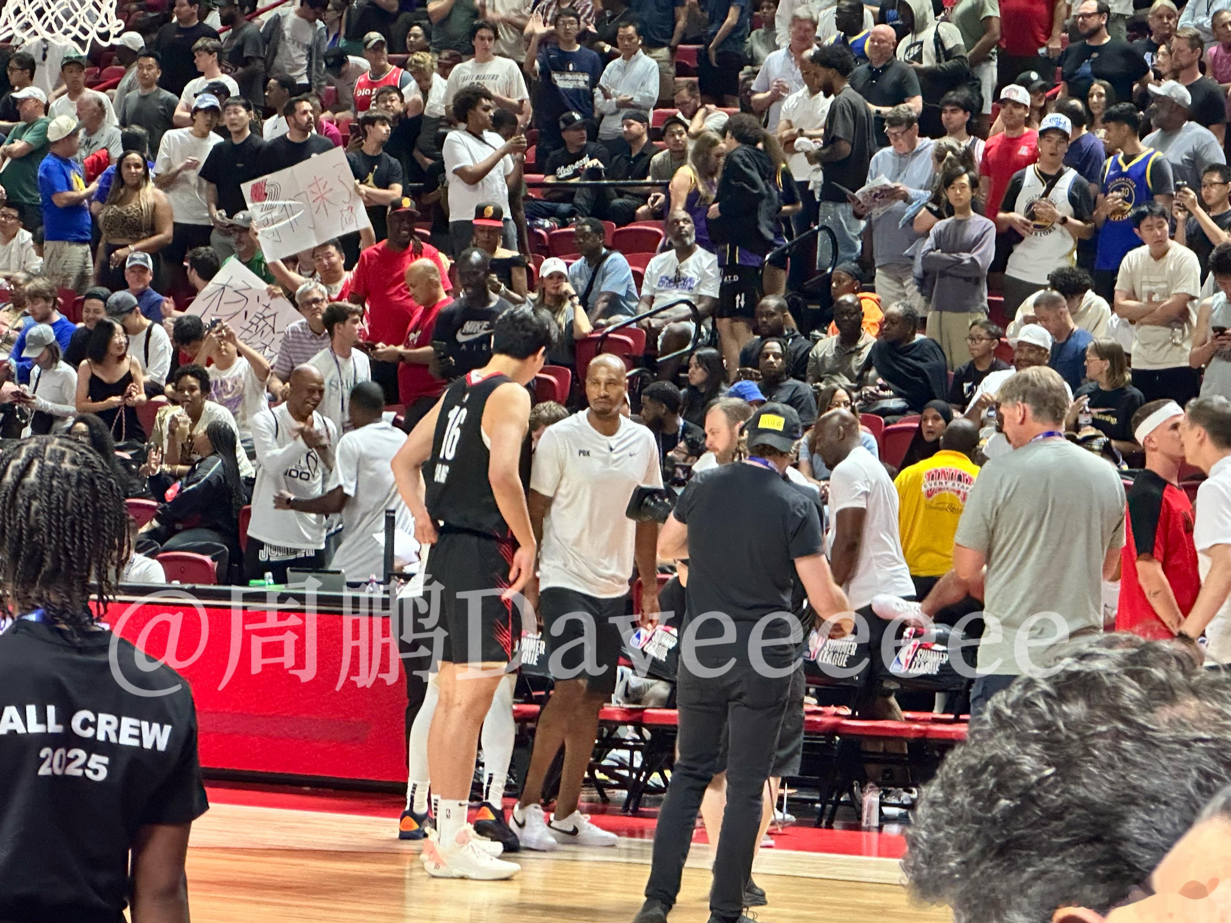 开拓者先发最后一个被介绍登场，加油瀚森！！！杨瀚森nba夏季联赛nba波特兰开拓