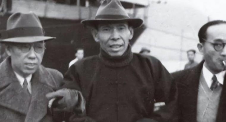 1941年，上海滩流氓大亨杜月笙在重庆遭人绑架，对方毫不客气，要他拿出40万，否