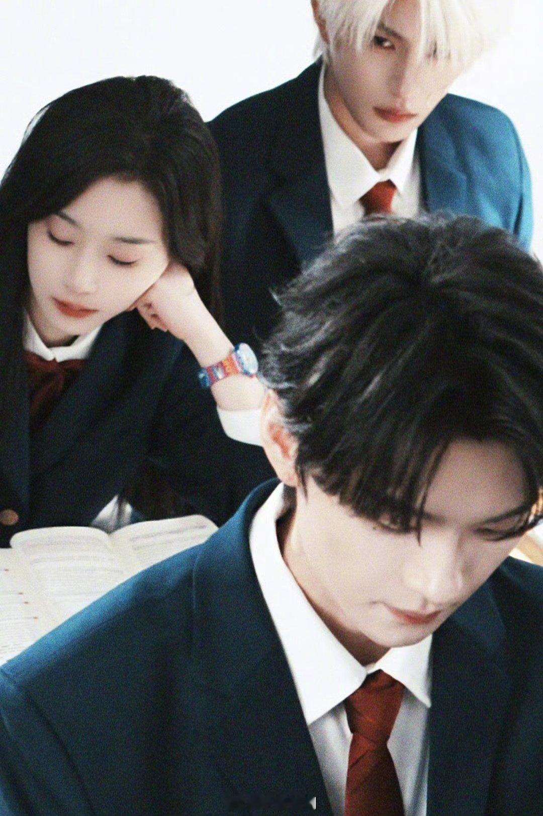 短剧继续卷内容的当下长剧该何去何从短剧内卷到新高度，《一家三口在同班》集奇幻、温