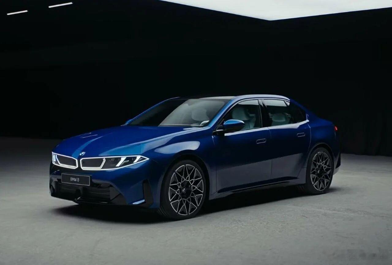 全新一代宝马i3果然是意料之中的样子非常的未来感经典的天使眼大灯更抽象更凶狠侧面