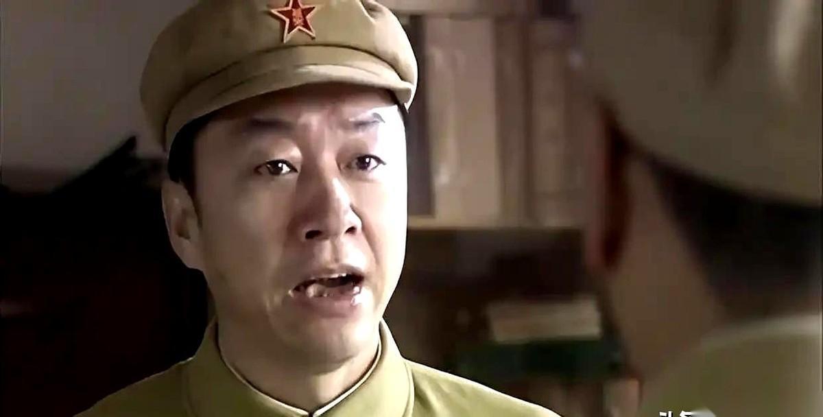 老电视剧《风筝》里，最让人把后槽牙咬碎的，不是戴笠，而是袁农。
他只有一个目标：