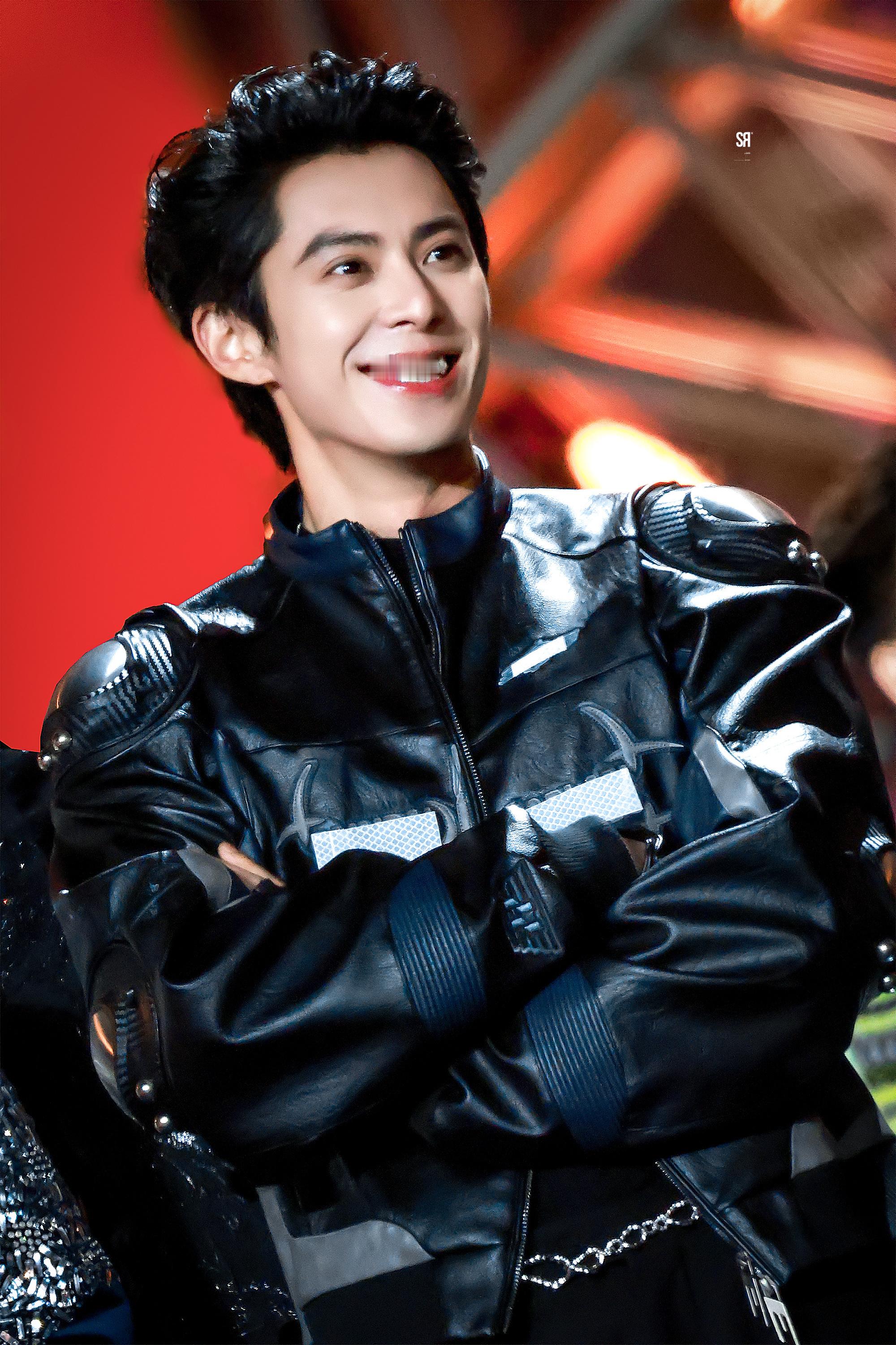 王鹤棣站姐太会拍了。。。此男好帅一张脸。。。王鹤棣站姐神图这一块