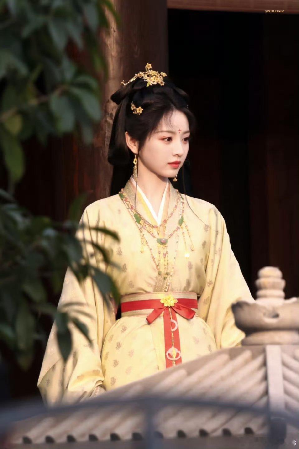 田曦薇《嫁金钗》魏娆美貌出图！站姐每张都是神图