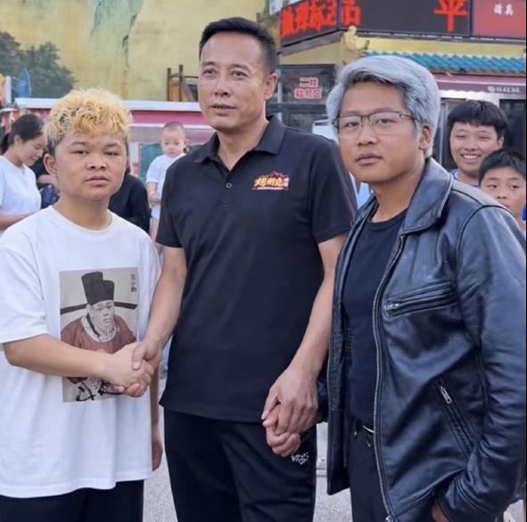 马云黄仁勋马斯克山寨三巨头线下合体，有网友调侃此次会面堪称互联网“半壁江山开会”