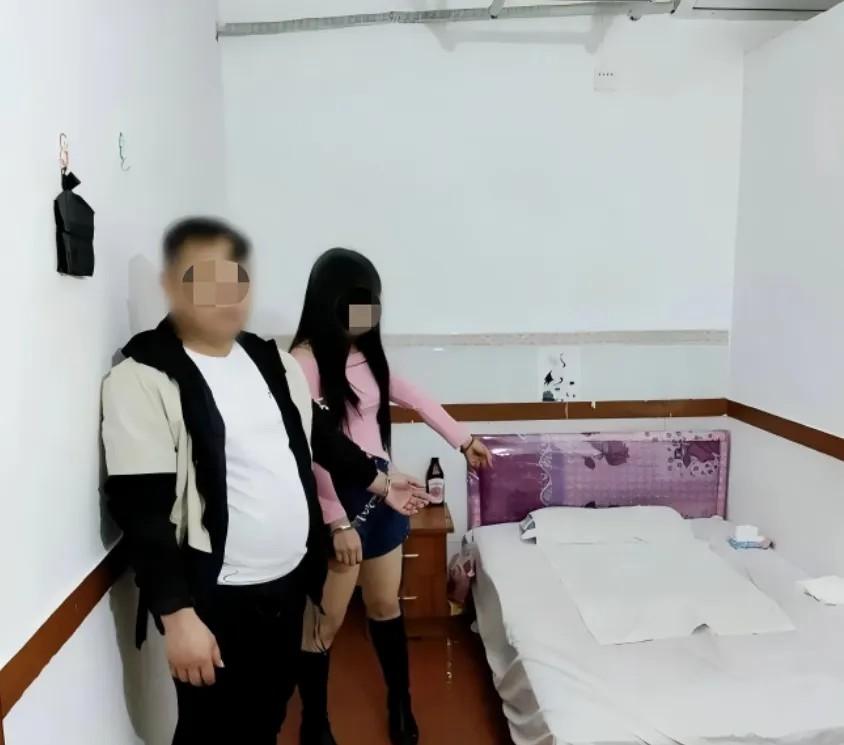 北京一男子近日因一起特殊的嫖娼案引发关注：他给失足女转了300元并在出租屋待了几