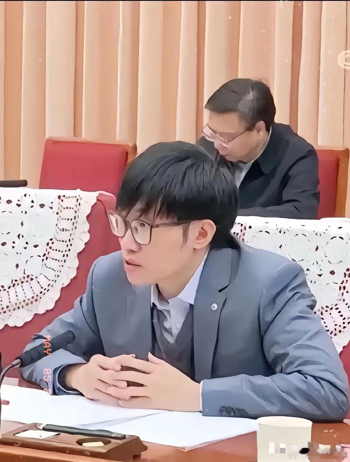 整整三年，连发了23封邀请函。大洋彼岸这次是真急眼了，眼看直钩钓不到DeepSe