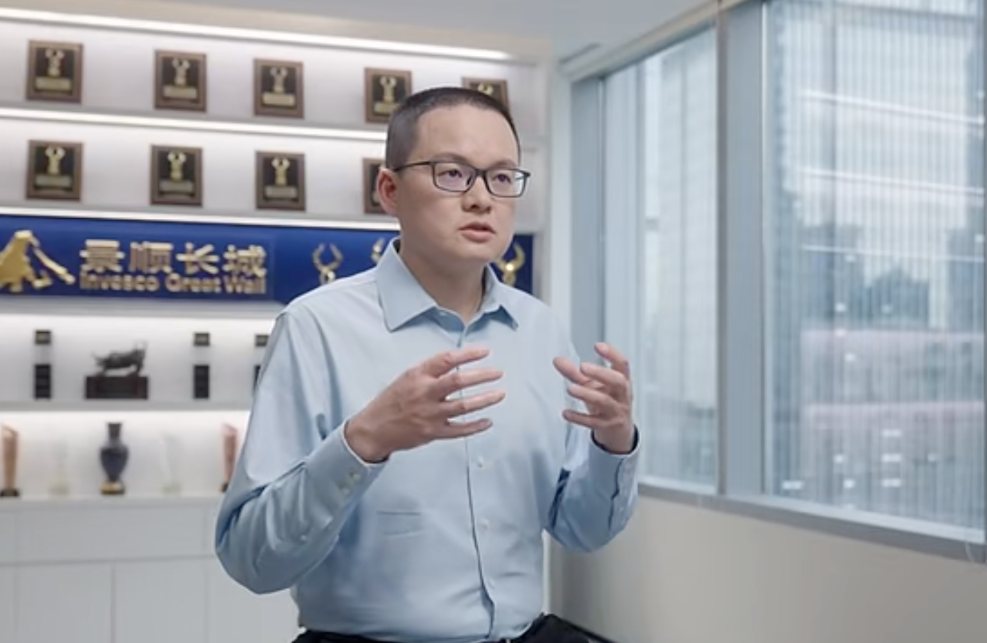 【#百亿基金经理鲍无可离职#，卸任8只产品，曾被投资者评价为“宝藏基金经理”】#