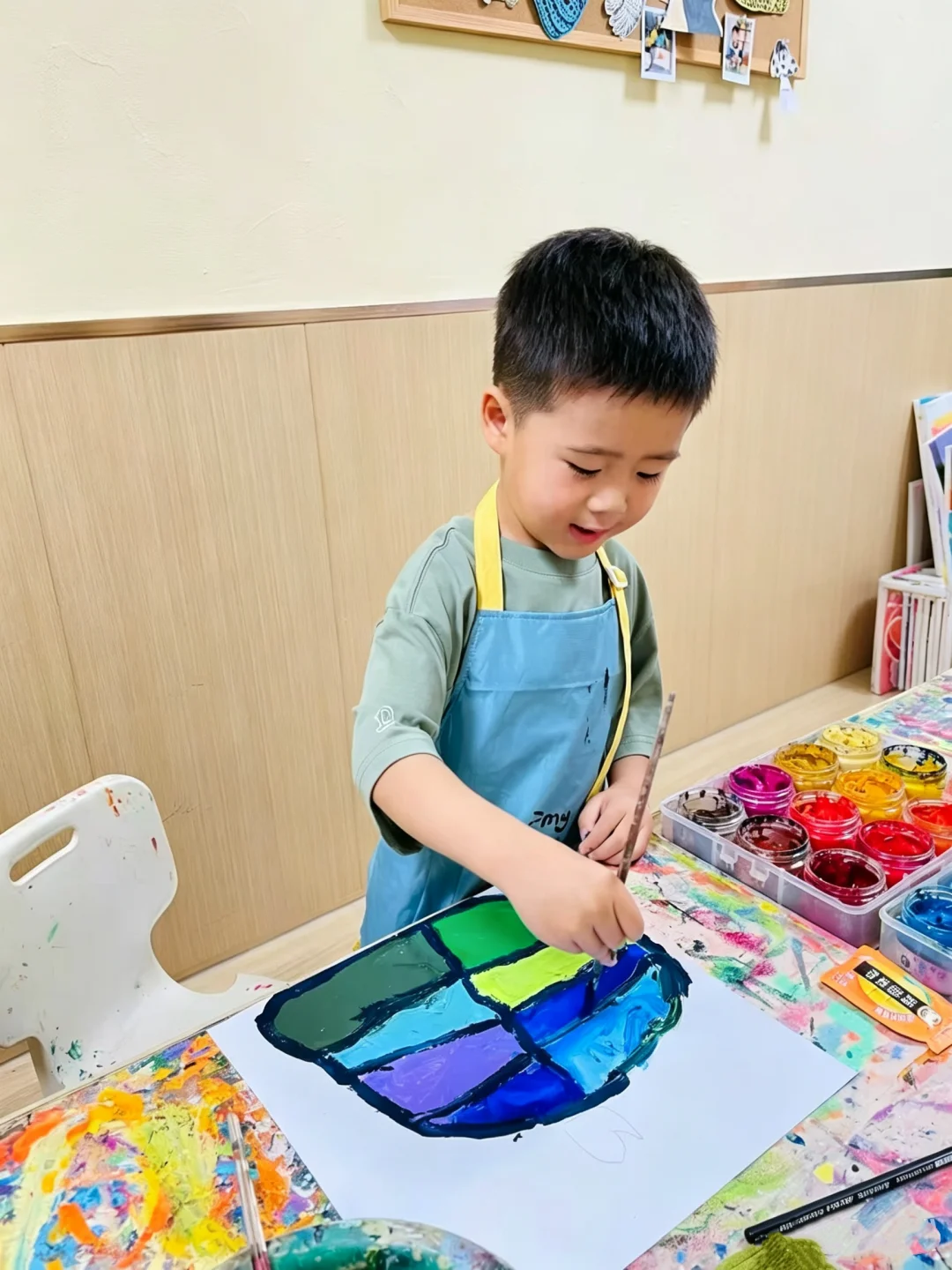 小小艺术家的作画全过程🎨