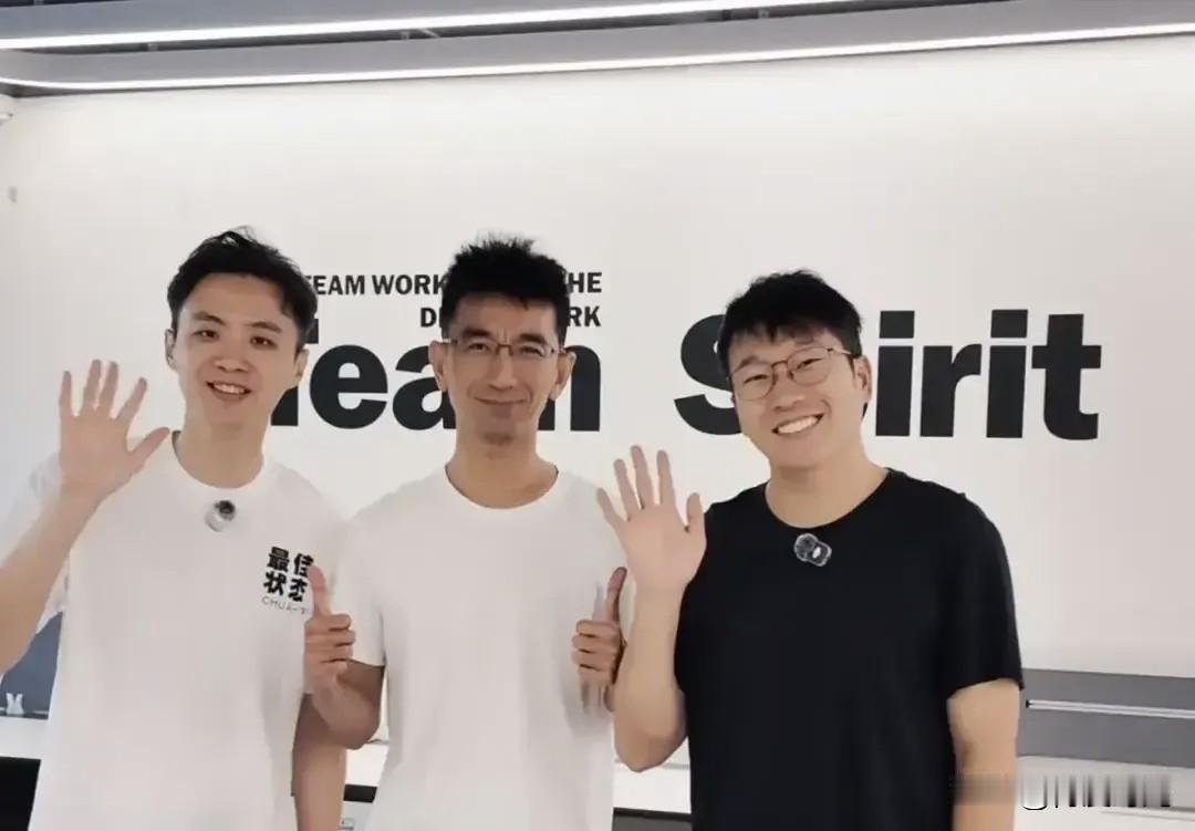 东方甄选、与辉同行、美丽明天，
同属一家公司，
却走出不同道路，
成直播电商三足