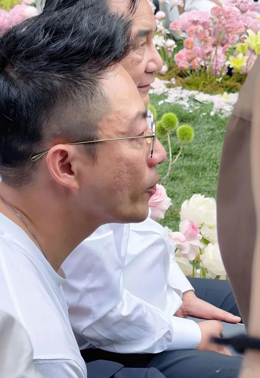 汪小菲这婚后好日子还没过两天。就传出家暴马筱梅事件。起因是直播间马筱梅脖子和胳膊