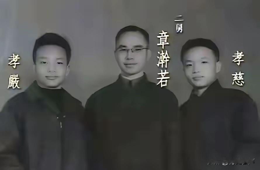 台北市长蒋万安，提起自家的“亲爷爷”蒋经国，出口的第一句从来不是“爷爷”，而是极