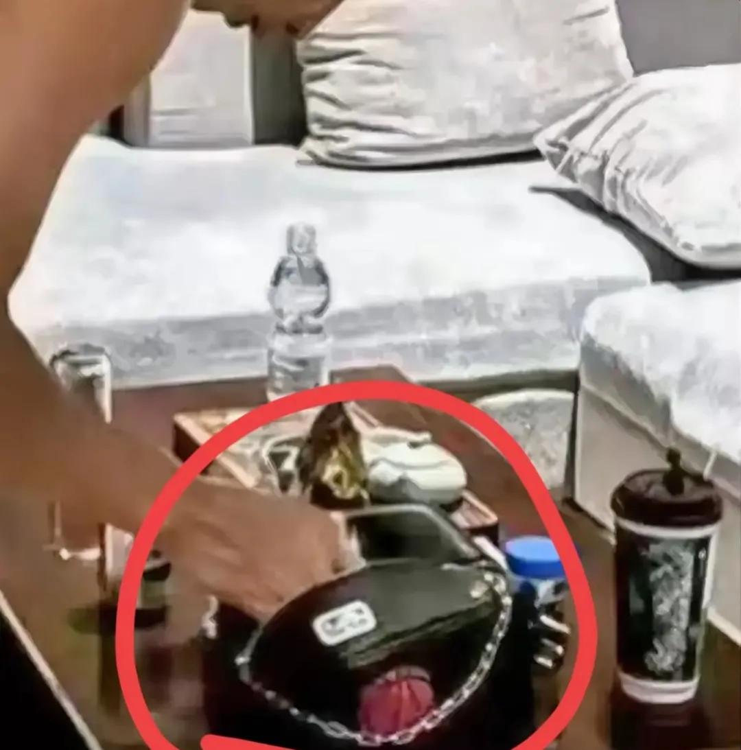 随着易建联被曝嫖娼事件继续发酵，越来越多的证据被挖，令他的处境，愈发不妙！！！