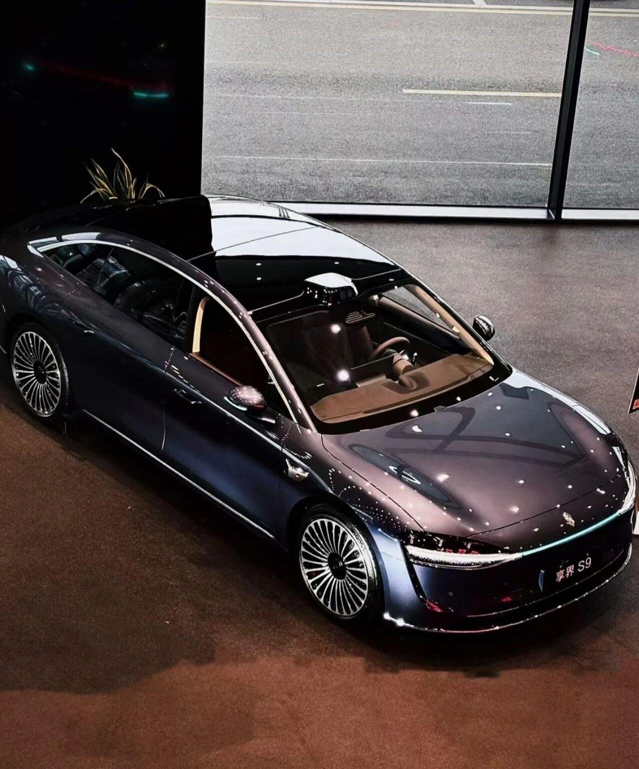 享界 S9 和 S9T 真的各有千秋！S9 是经典三厢商务范，车身比例超大气，零