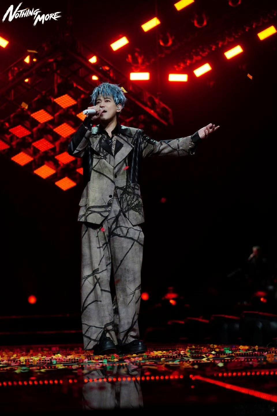 苏醒：我就站着当个水印怎么这么难！前面情话扎心双连击，后面花手锅铲群魔舞。这哪是