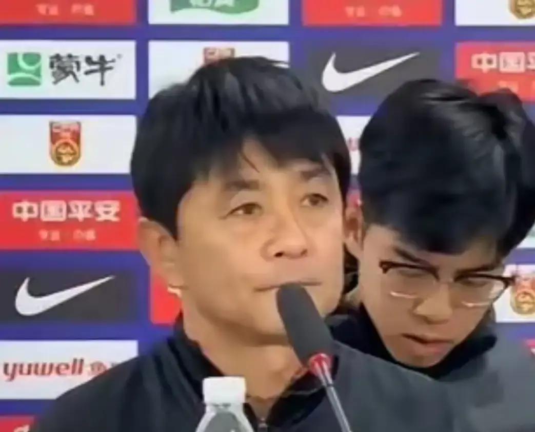 就在刚刚

 
赛事官方突然公布了本场数据：U17国少4:0巴林，射门20:0，