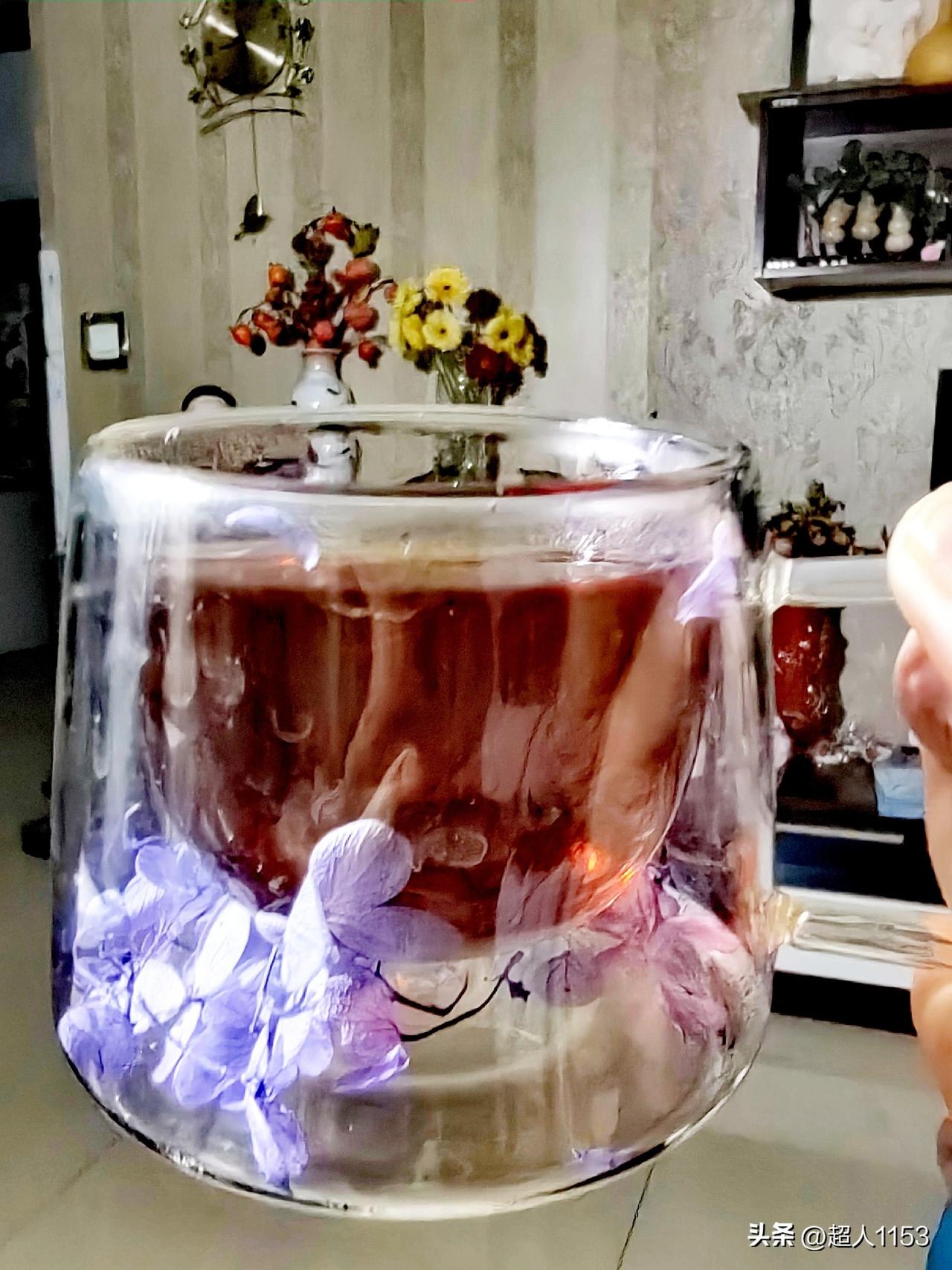 今天可开心呢，
生活中处处有惊喜。

前两天看到这款杯子，
一下子被它种草了。