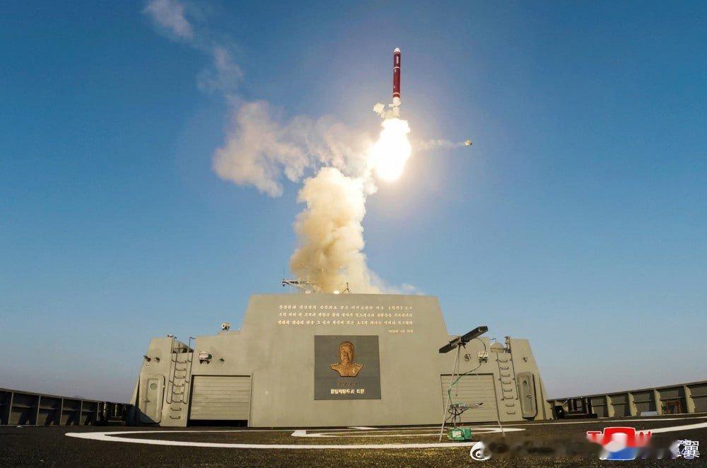 朝鲜崔贤号驱逐舰导弹垂发与武器射击 ​​​