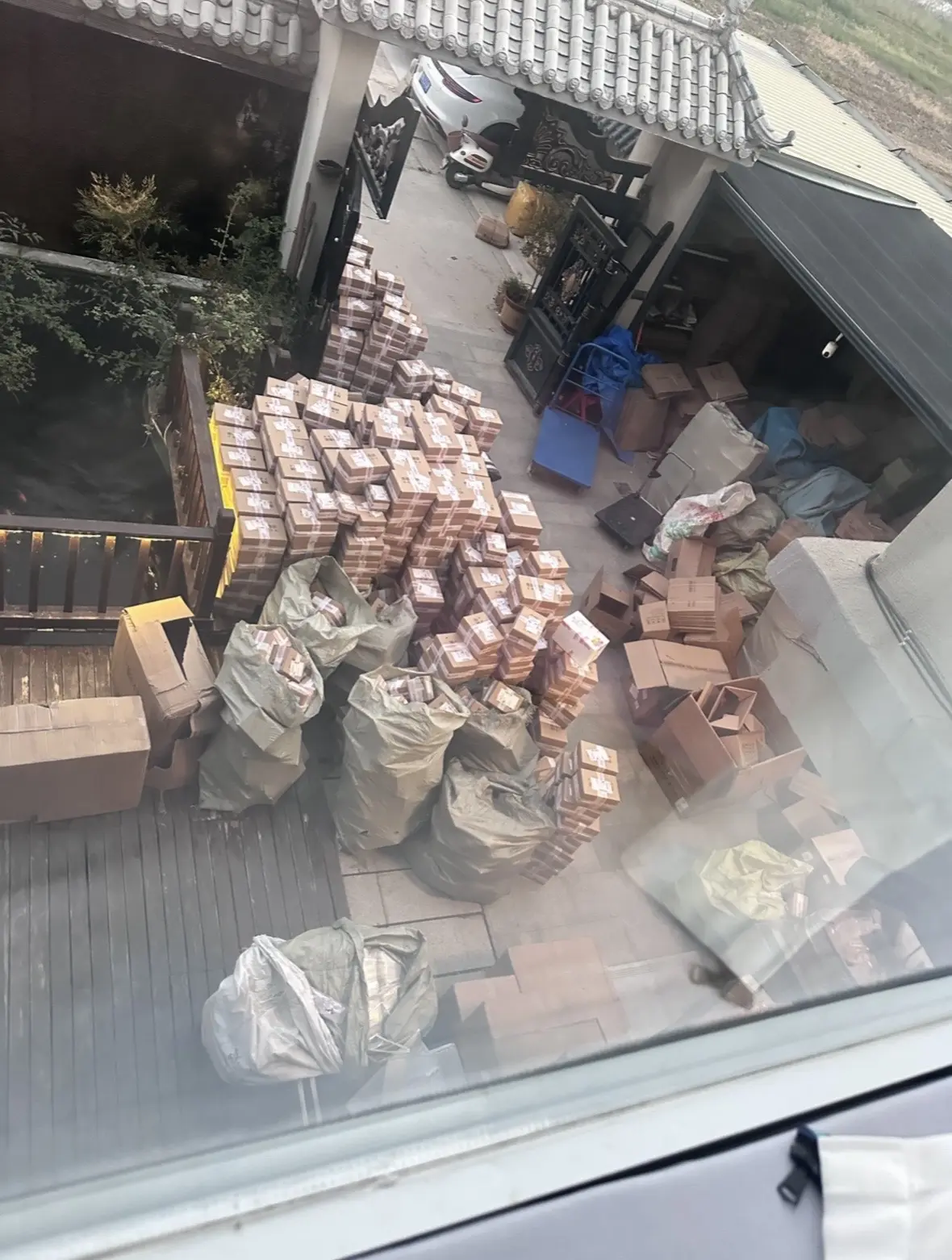 瞎了的眼她总会好～ 好了以后她就不会再当tian狗了。 只要她自己不放...
