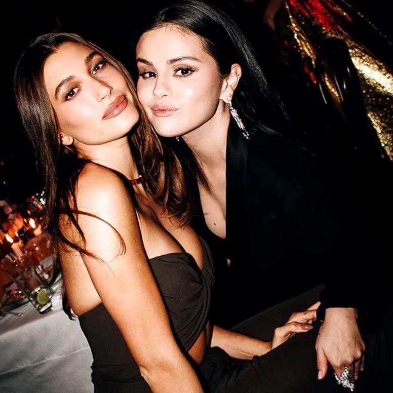 Selena Gomez（赛琳娜·戈麦斯）终结了围绕她与 Hailey Bieb
