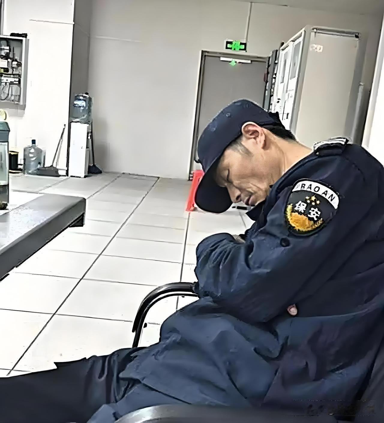 高龄保安遭超长压榨：18小时工作制背后，是对劳动者底线的漠视
 
编辑：纱娜
作