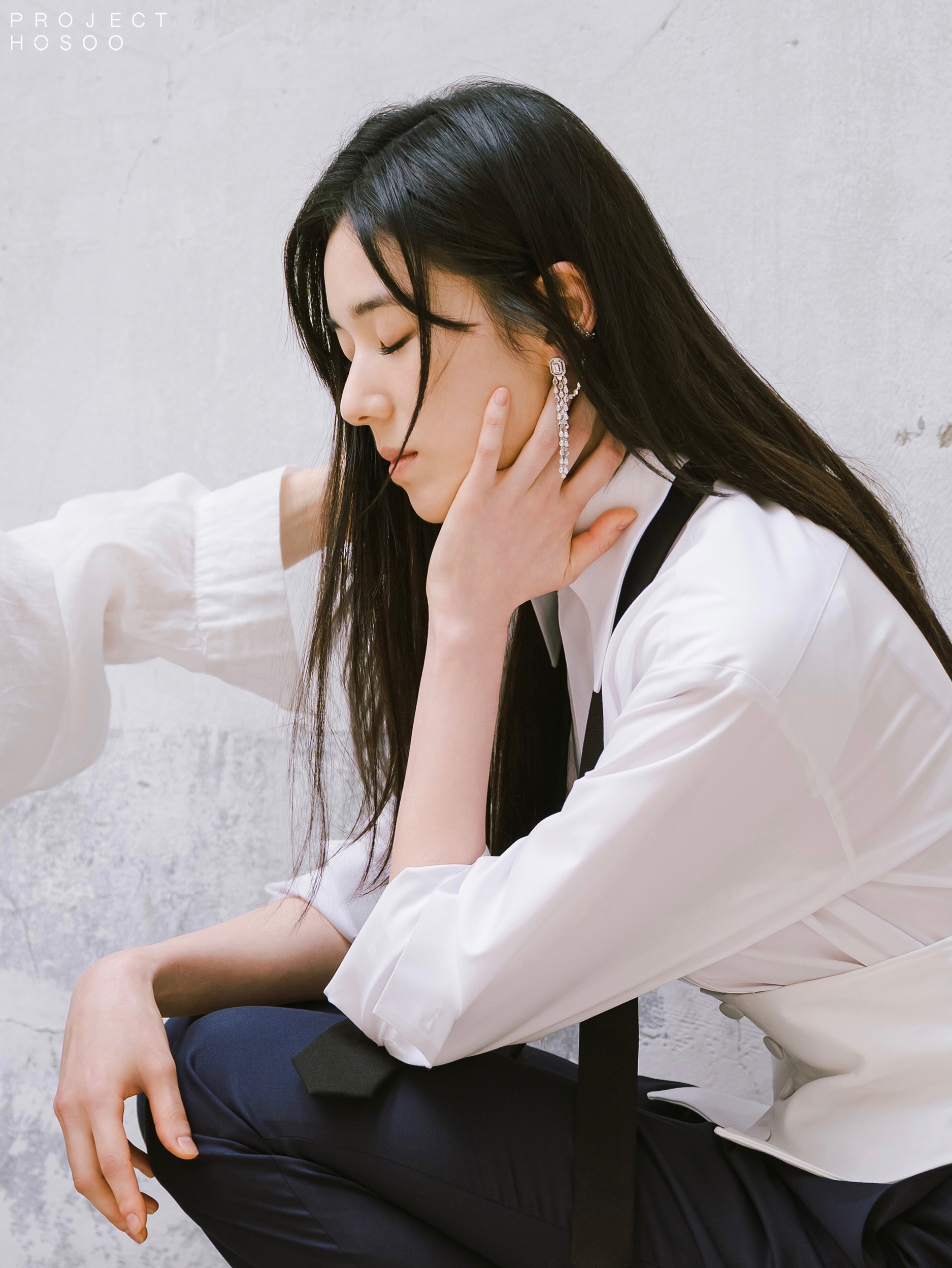 郑恩彩长发短发真是两个感觉啊 又美又帅的 