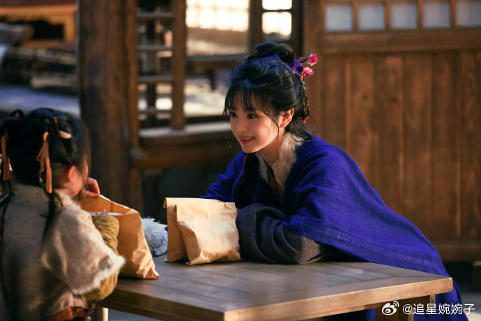 田曦薇这段完全小猫具象化 田曦薇这段也太有灵气了💫，轻盈跳跃、稳稳落地，动作一