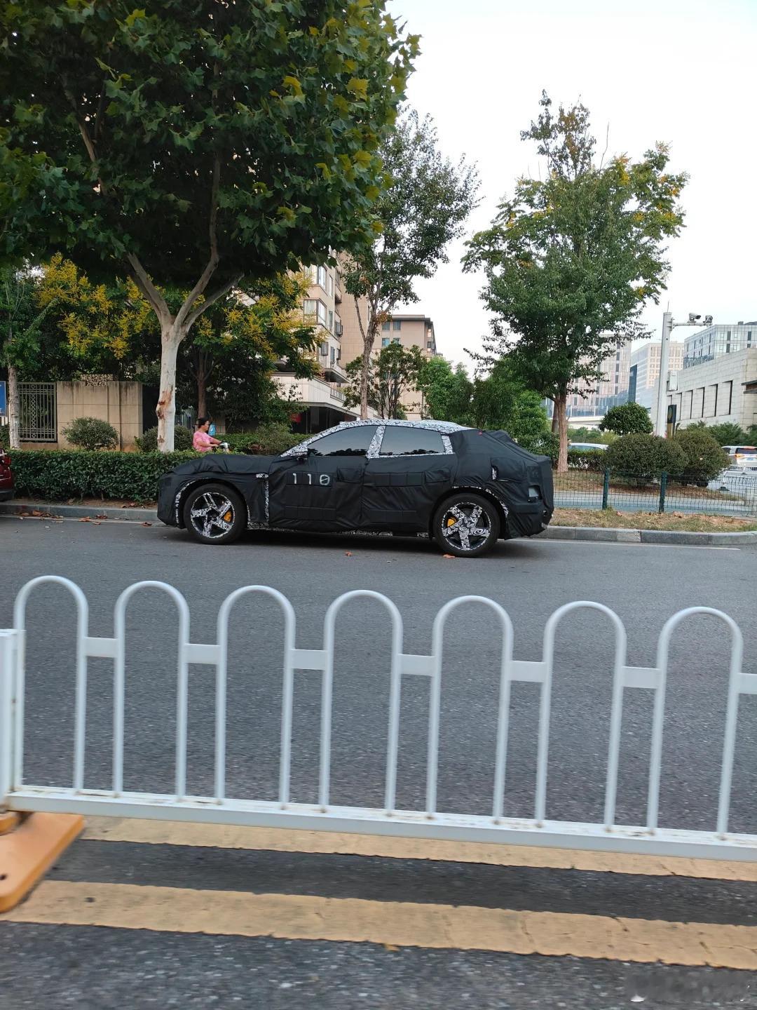 目测跟马自达原来那款cx4差不多高 ​​​