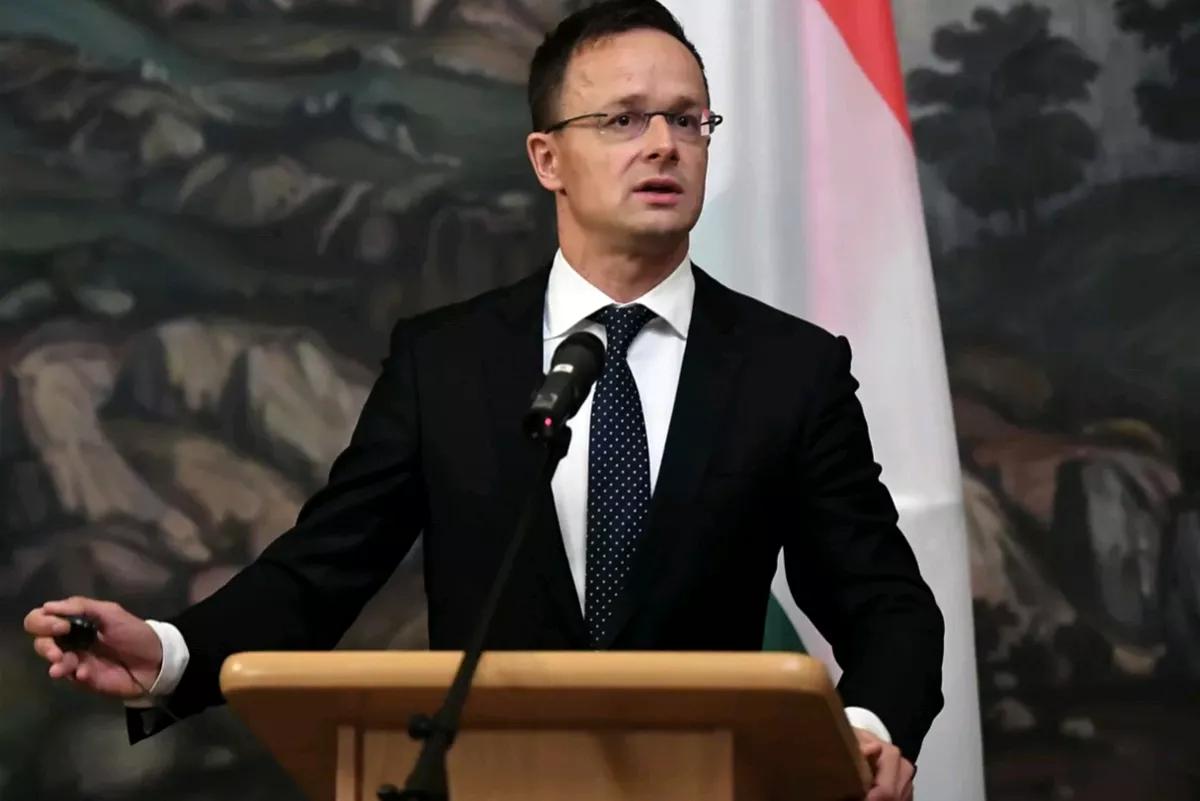 塔斯社报道，当地时间26日，匈牙利外长兼对外经济部长西雅尔多，在访问塞尔维亚首都