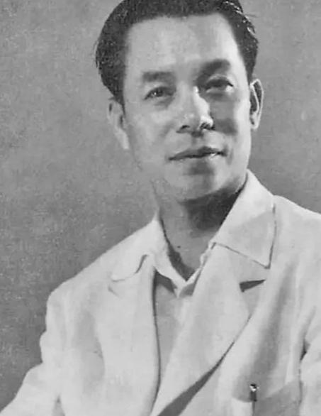 1929年，有个叛徒找上门，让柯麟给看病，柯麟却装作什么都不知道，给叛徒看完诊后