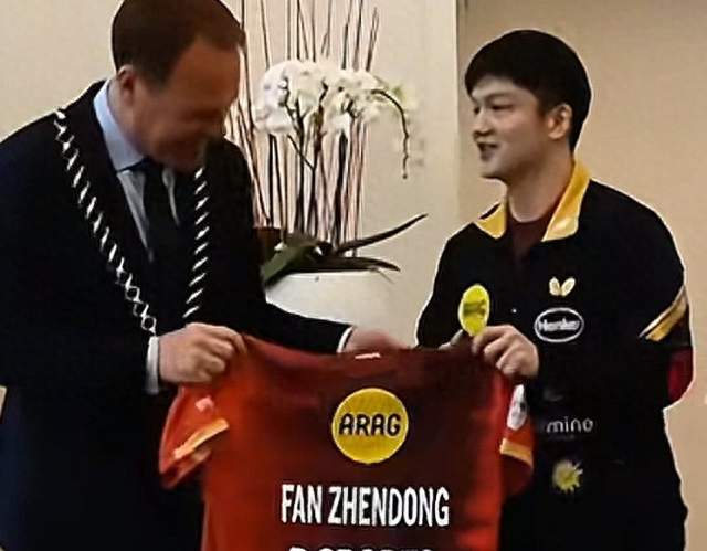樊振东追随波尔逐梦海外，他开心快乐，才是球迷所愿。