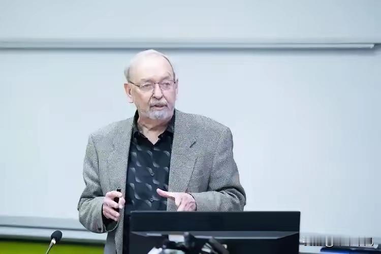 美国学者点破真相：吹捧国外的人，套路其实就一招

    很多人张口闭口国外好，