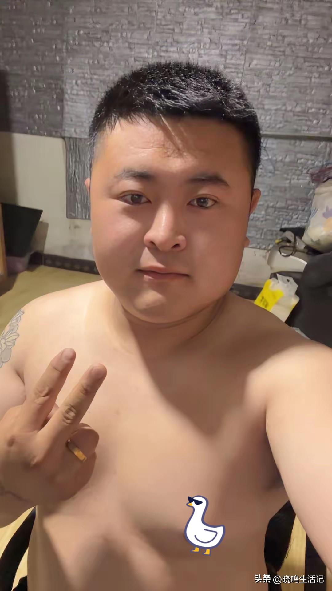 如果我没猜错的话，他应该是山东人。