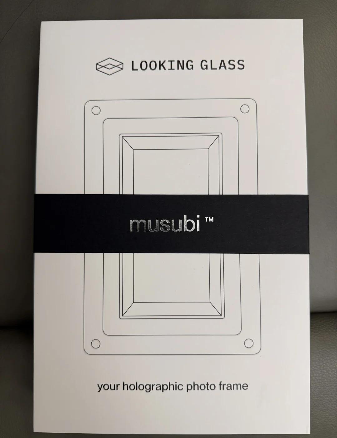 新玩具Looking Glass musubi
lookingglass显示器