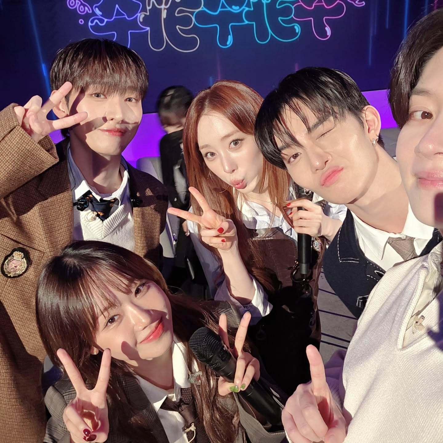 “CB百蓝_。251212金希澈 IG更新：和尹智圣, 磪有情, 裴珍映, 俞琏