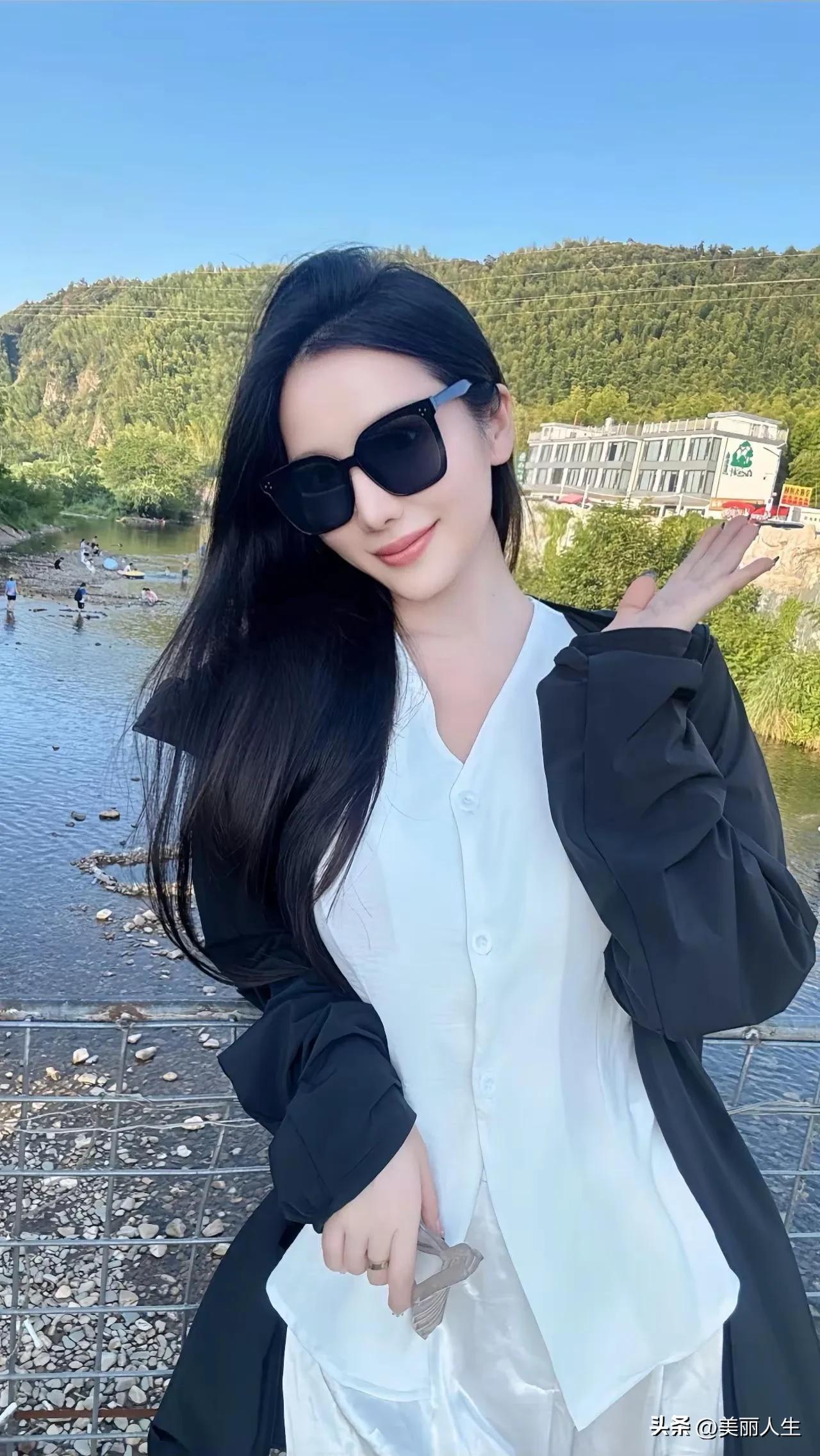 这个春天被紫风铃包围了，真的好治愈
随手一拍，便是美景……[/微笑]