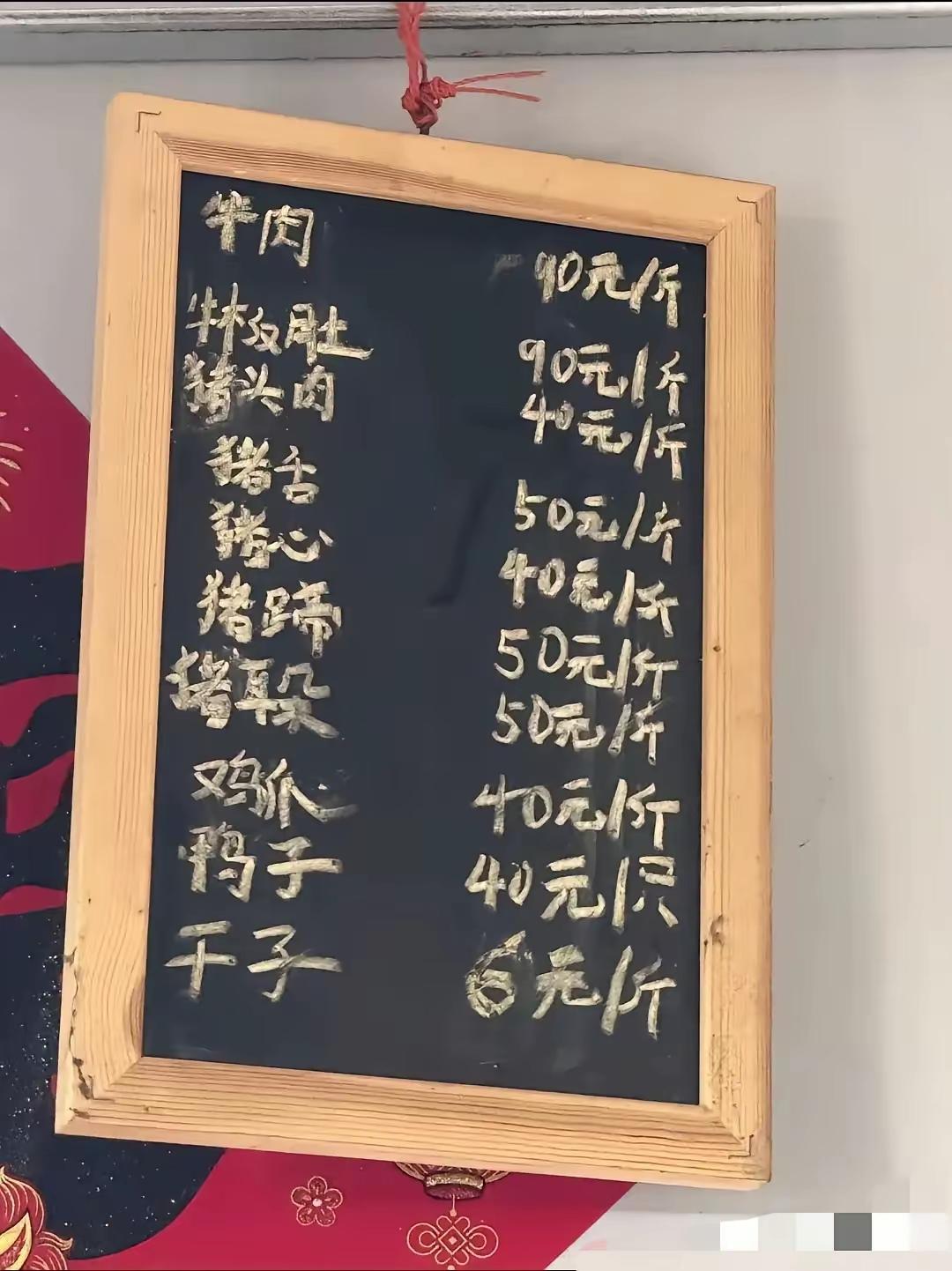 我就看这老头迟早要塌房，如今也是被举报停业了，看了他的态度后，你才知道今天这事让